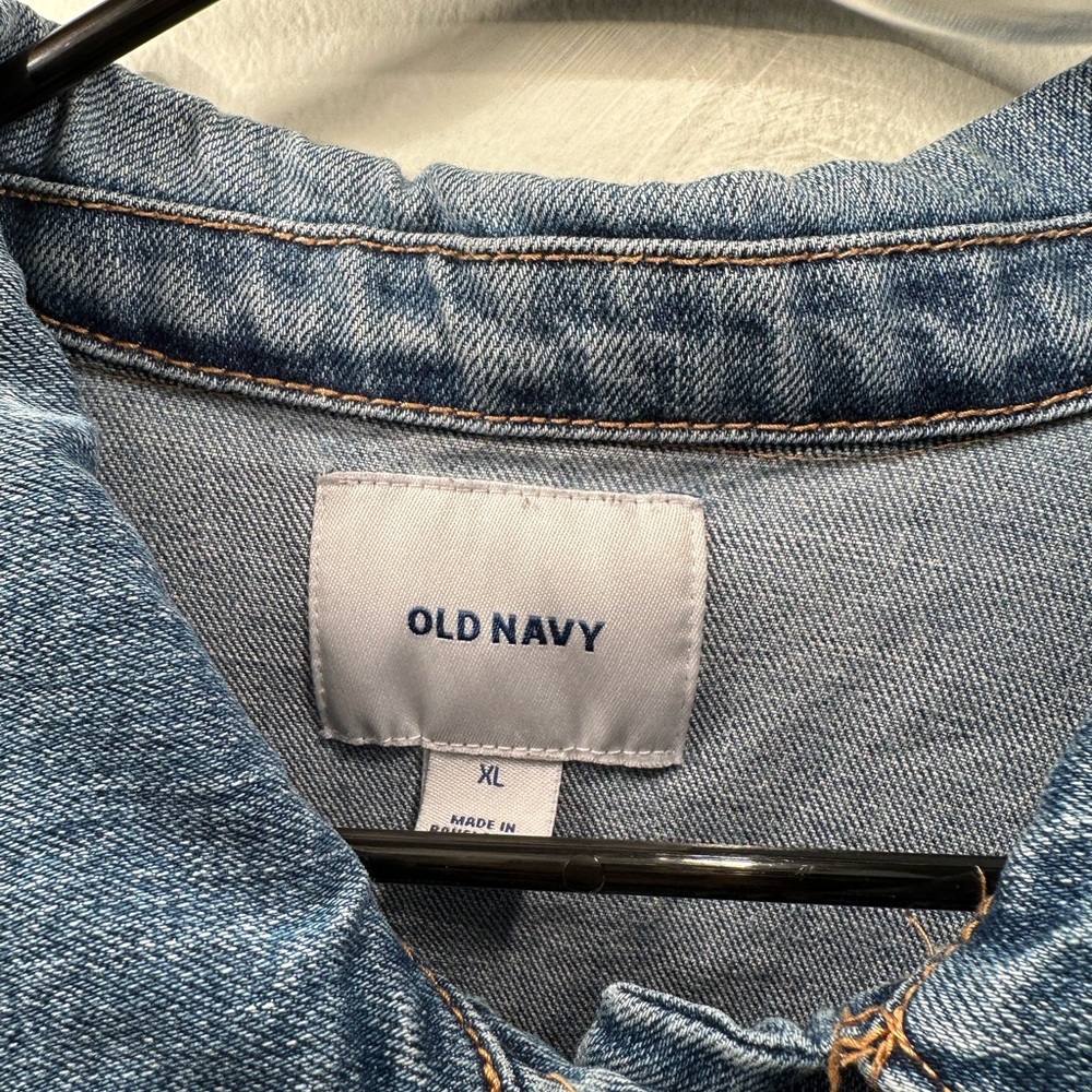 Old Navy Women’s Jean Jacket Size XL - Picture 2 of 3